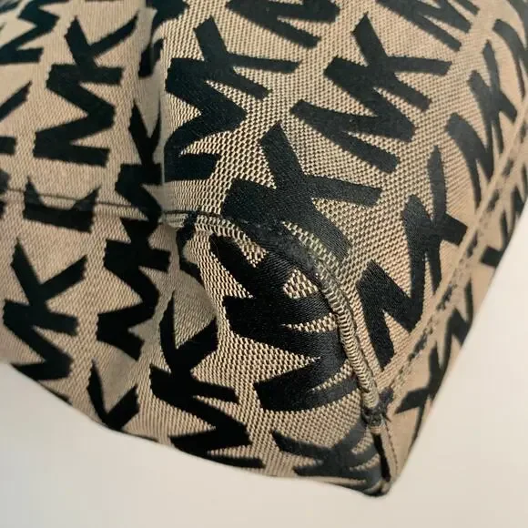 Michael Kors Black/Tan Signature Canvas Jet Set Tote - Picture 6 of 10